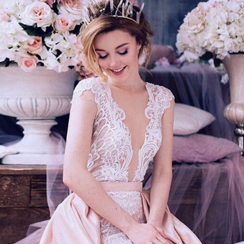 Юлианна Караулова почувствовала себя принцессой в свадебном платье