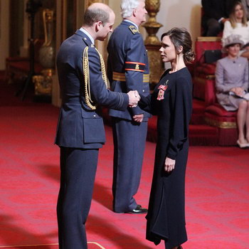 Виктория Бекхэм получила орден из рук принца Уильяма