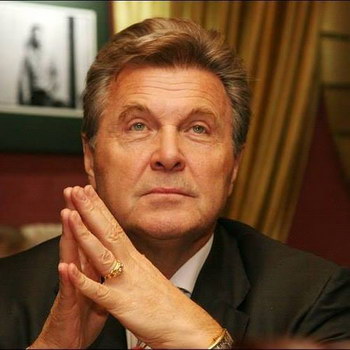 Лев Лещенко записал двусмысленный гимн футбольных болельщиков «Забей!» (Видео)
