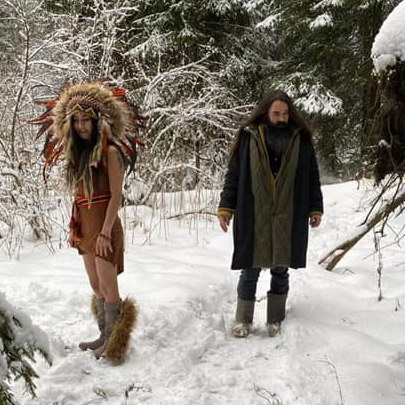 Клип шамана отзывы. Шаман Саня Бахыт-компот. Шаман в зимнем лесу. Зима девушка шаман. Шаманка зима.
