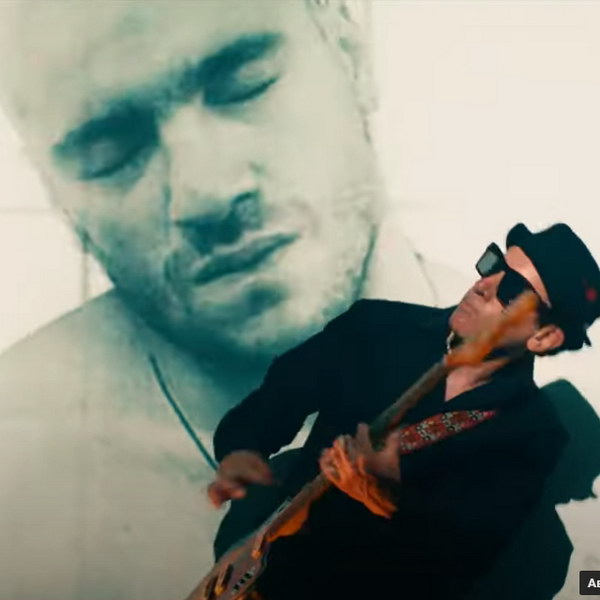 я остаюсь чтобы жить гарик. сергей галанин и гарик сукачев. клип я остаюсь сукачев 2022. гарик сукачев и рок музыканты - я остаюсь / 2022 фото. я остаюсь гарик сукачев проект.